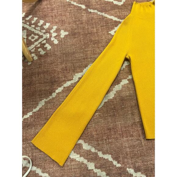 Banana Republic Women’s Flare Sleeve Sweater Mustard Viscose Rayon Small - Picture 10 of 11